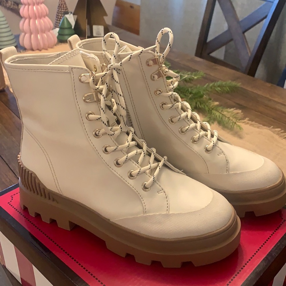 Circus by Sam Edelman Ivory boot